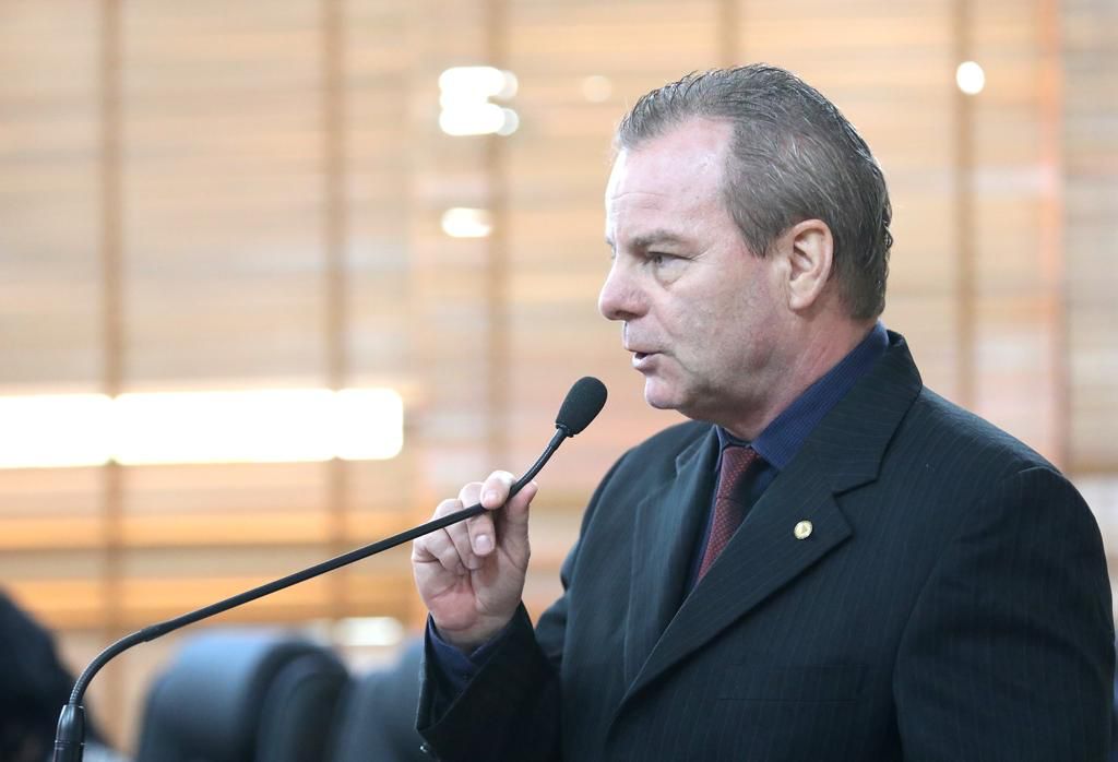 Longo propõe moção de pesar na Aleac em homenagem a Luiz Saraiva e presta condolências à família